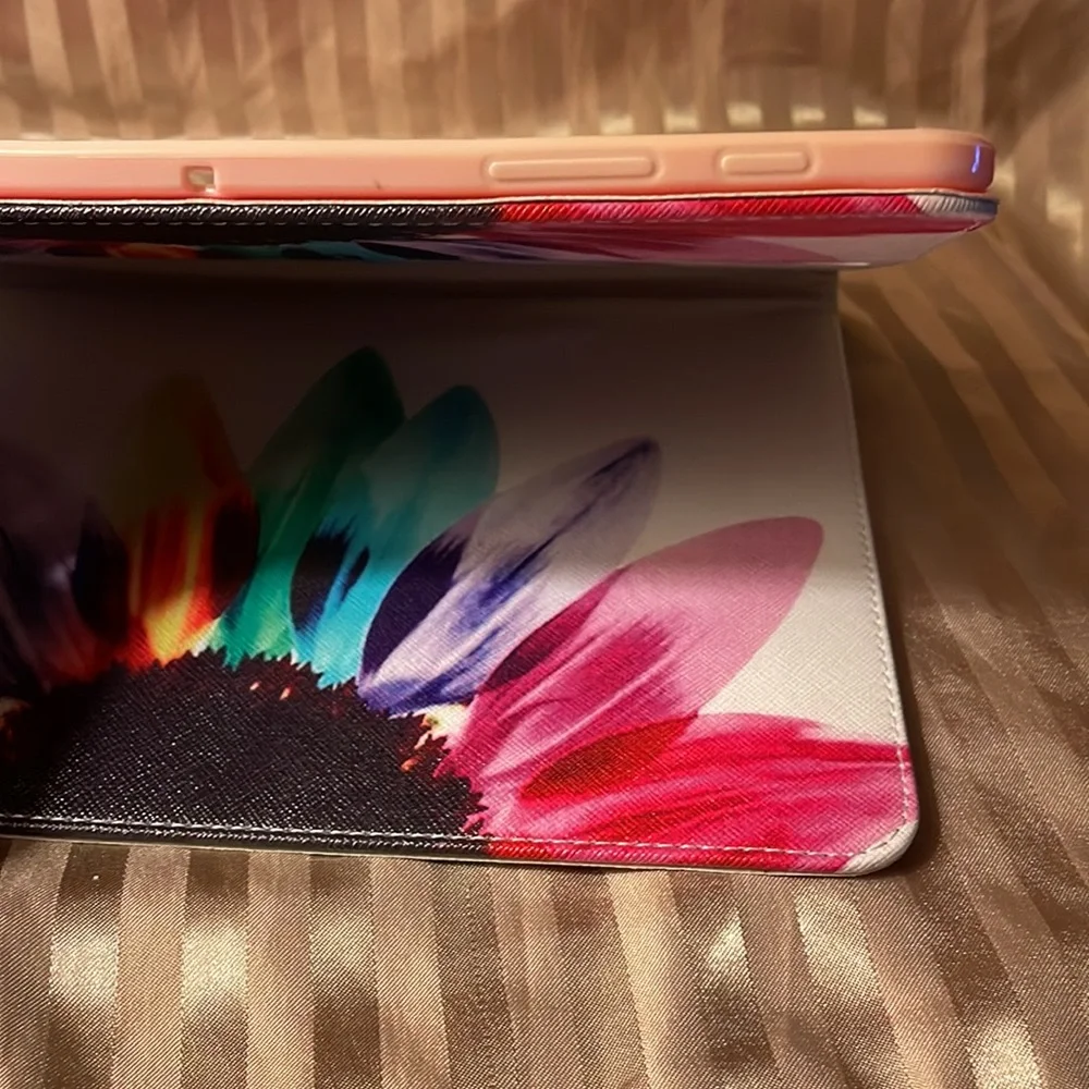 Floral pink colored tablet cover- not sure what type tablet fits in it.